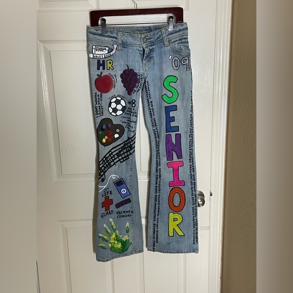 LIGHT WASH American Eagle Custom painted multi themed stretch DENIM size 4